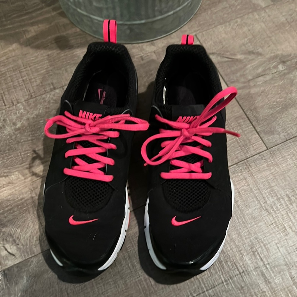*SOLD* Lightly worn Nike shoes
